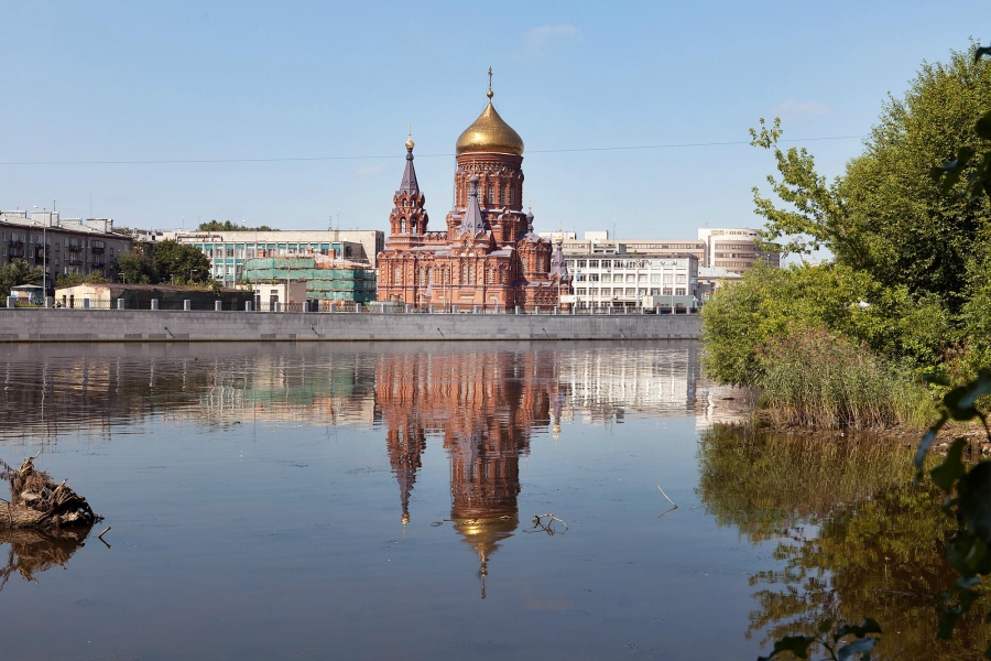 Иконостас храма Богоявления на Гутуевском острове