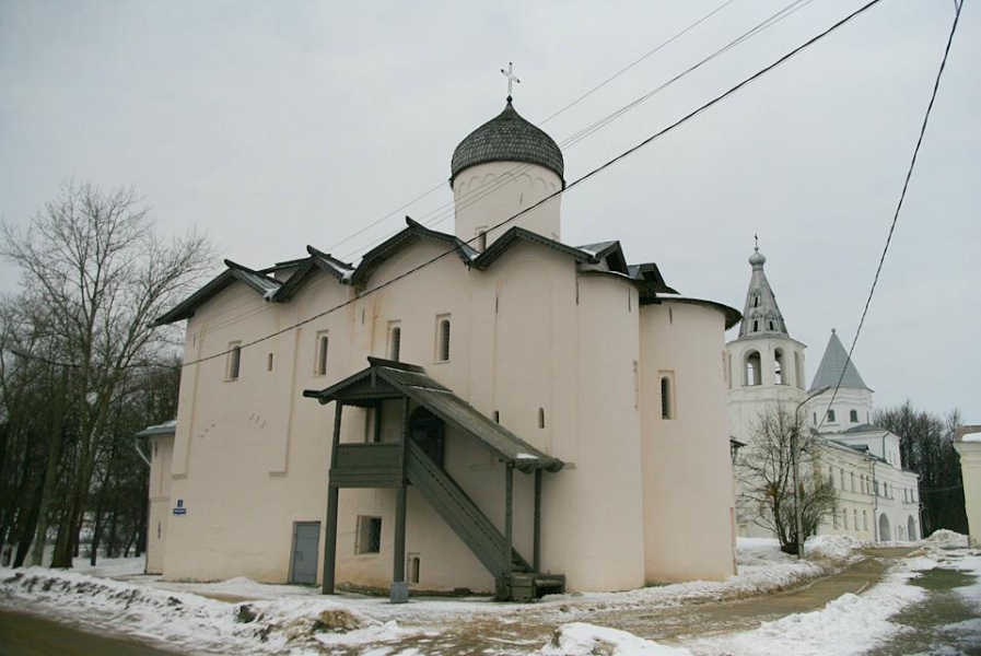 Храм жен мироносиц новгород. Храм жён-мироносиц Великий Новгород. Церковь жен-мироносиц (1510г). Церковь жен мироносиц на Ярославовом Дворище. Церковь жен мироносиц в Великом Новгороде.