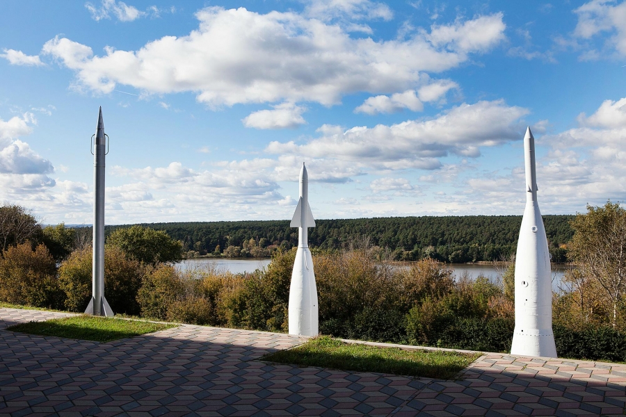 Парк Циолковского Калуга. Парк музея космонавтики в Калуге. Музей Циолковского в Калуге.