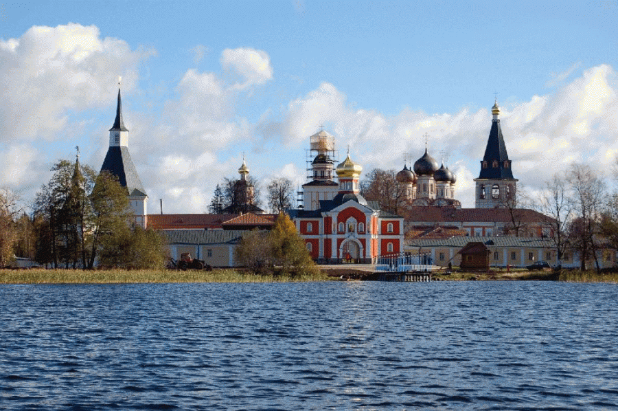 Иверский святоозерский монастырь. Иверский монастырь Валдай. Иверский Валдайский Богородицкий Святоозерский мужской монастырь.